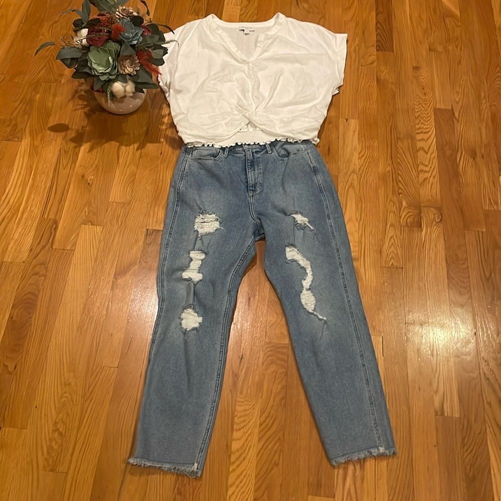 Hollister Curvy Ultra High-Rise Mom Distressed Jeans - W 29/27